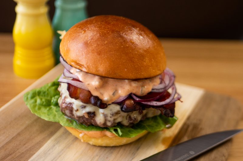 Cheeseburger mit Bacon